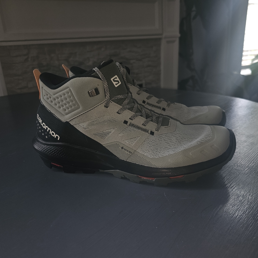 Salomon Men's Gray and Black Hiking Shoes